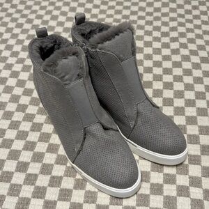 Maurice’s Size 8 Sneaker Bootie